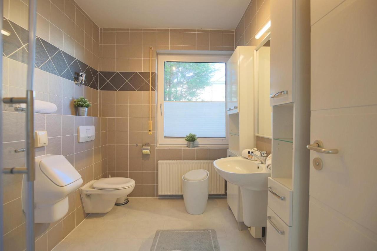 Ferienhaus Glockenstrasse Ferienwohnung Ostseehoehe Appartement 1 シャルボイツ エクステリア 写真
